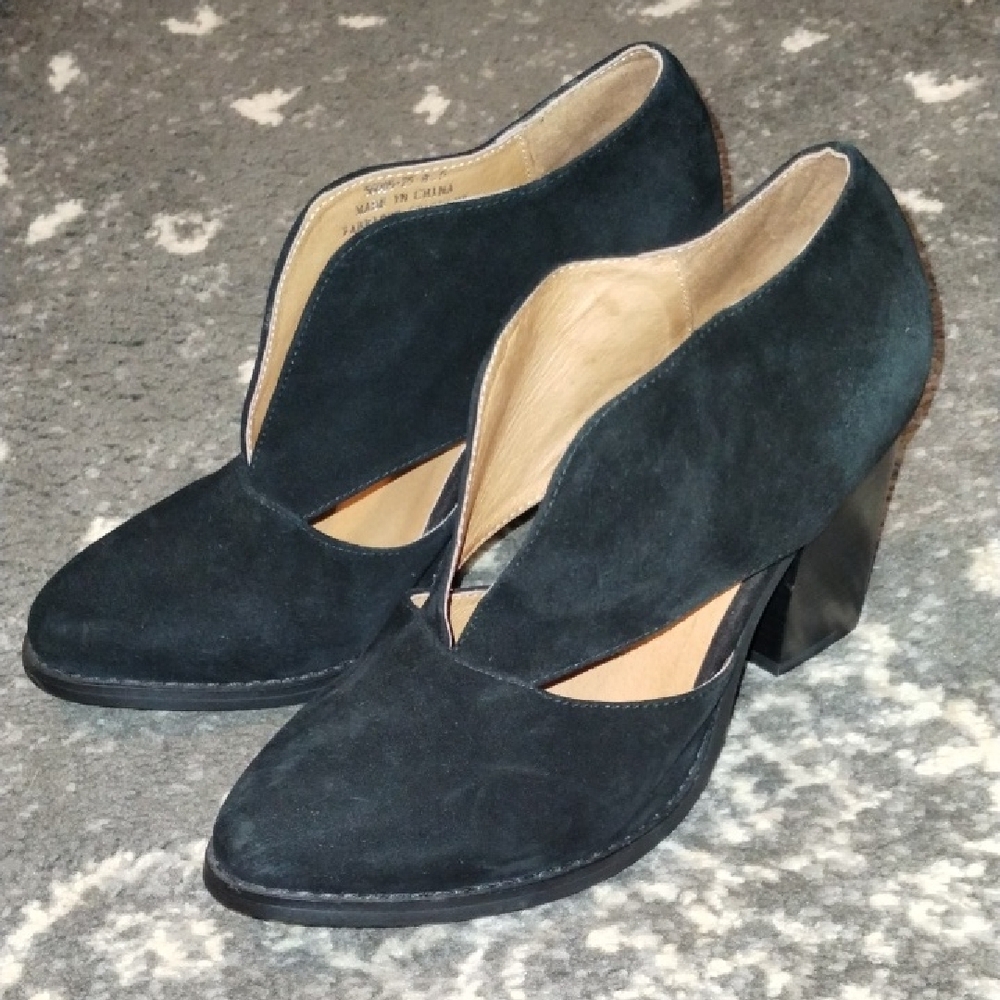 Jeffrey Campbell Black Heeled Boots with Chunky Heel and V-Shaped Opening